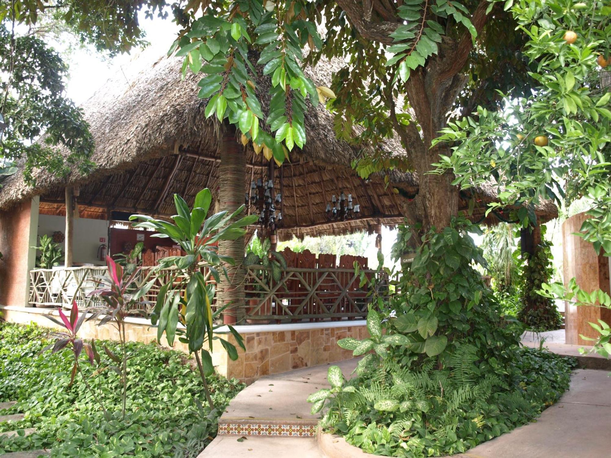 Ecotel Quinta Regia Valladolid  Buitenkant foto